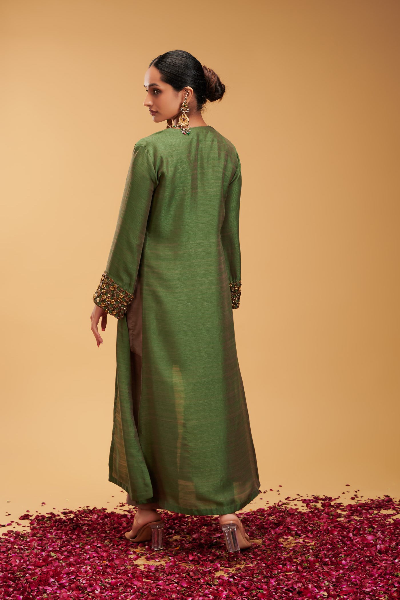 Suchi set Green & pink Silk Kurta with Pants and Cape