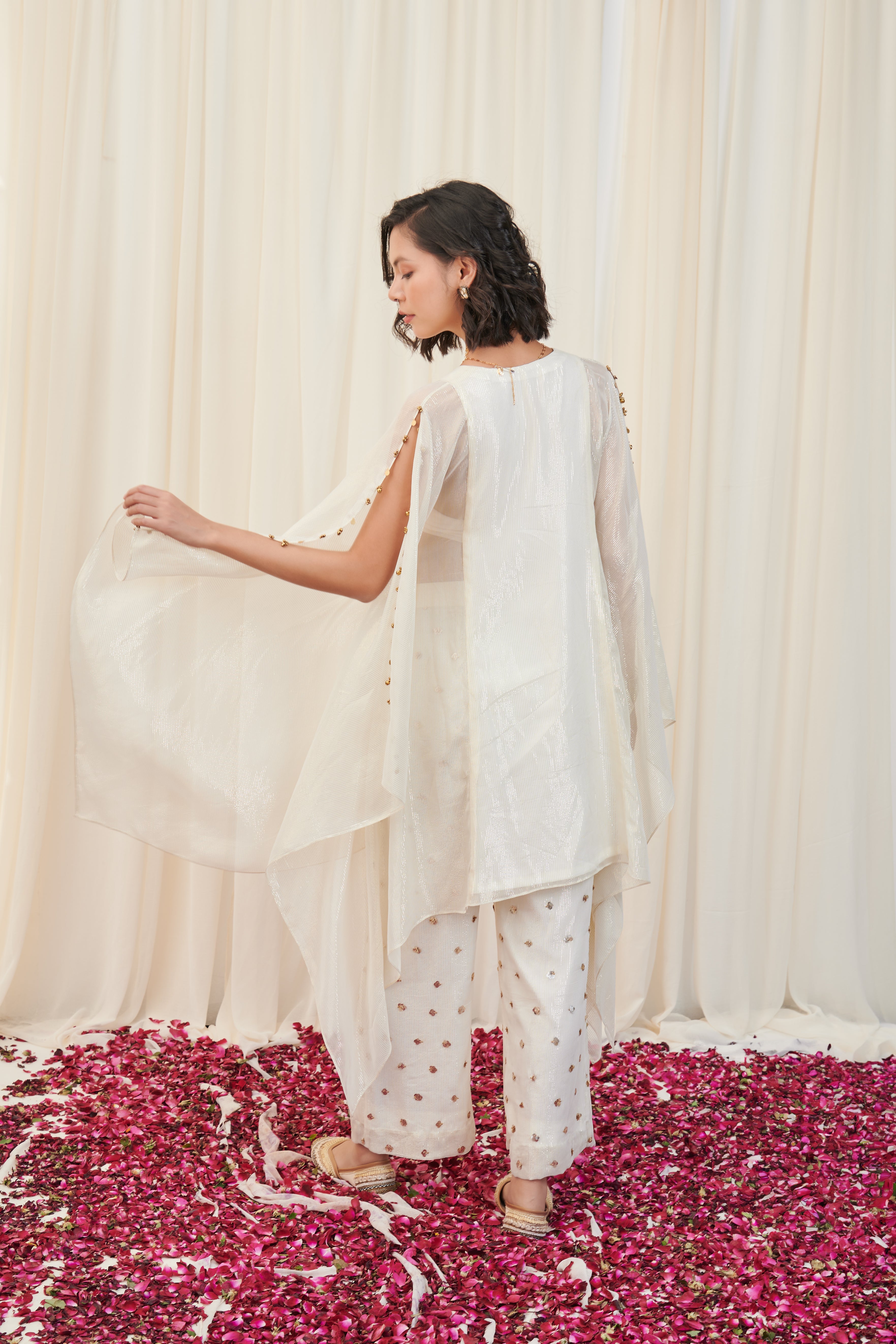 Koorm Off white Lurex georegette Kurta with Pants